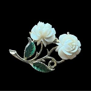Elegant Floral Brooch with Gold and Green Accents
